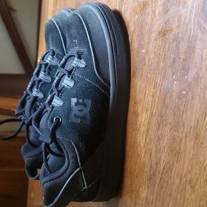 KIDS size 3 DC shoes worn once